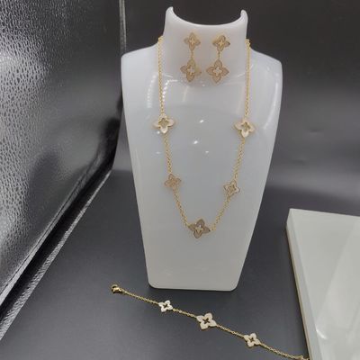 Chiếc tai, vòng cổ, và vòng đeo tay mới nhất với vỏ bọc cho phụ nữ